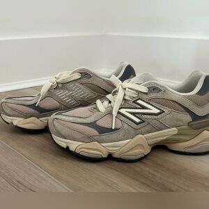 I’m selling the New balance 9060 in a size 6.5  with the color tan and green